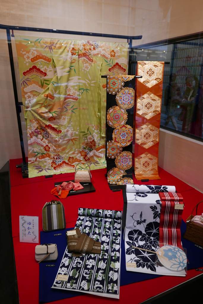 nishiki kimono